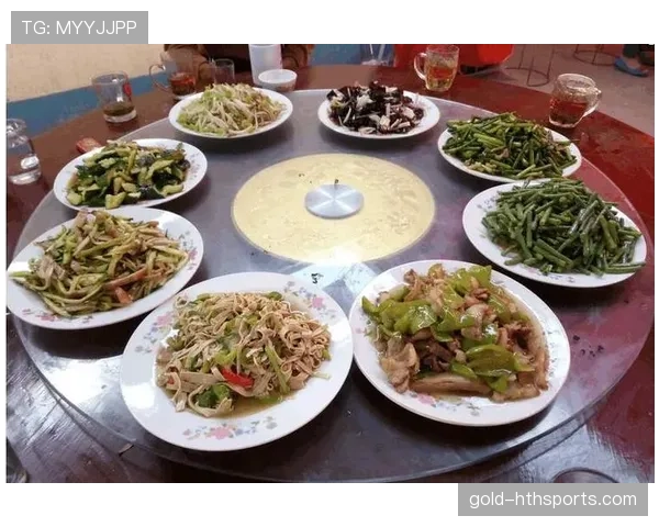 刷到孙杨家饭桌，菜比我整月开销还讲究，心态直接崩