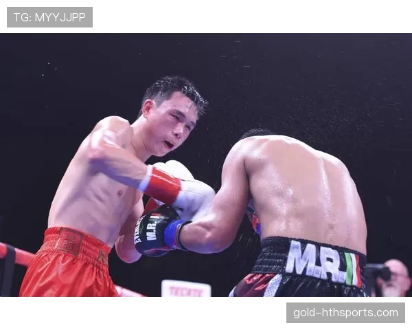 徐灿训练完直接去菜市场砍价，拳台上的狠劲儿全用在挑土豆上了？