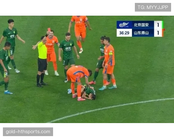 点球判罚争议：其他队员提前进区为何不算违规？